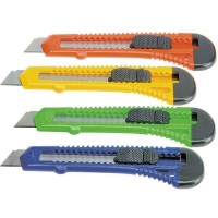 Bismark Cutter Grande Retractil - Medidas 17x8x15cm - Empuñadura de Plastico - Bloqueo de Seguridad - Colores Surtidos