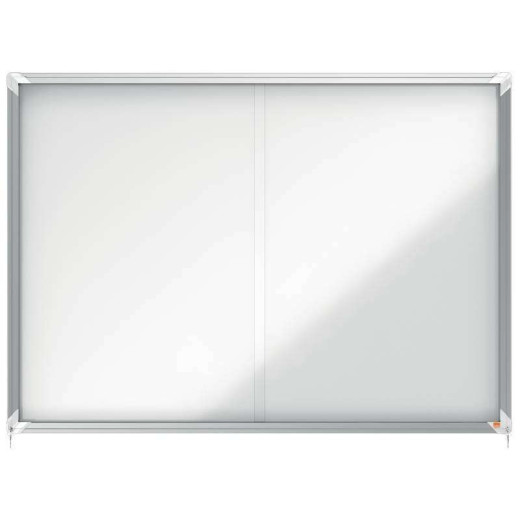 Nobo Vitrina Interior para 18 Hojas A4 con Superficie Magnetica y Puerta Deslizante - 997x1412x54mm - Superficie Blanca Metalica y Magnetica de Borrado en Seco - Marco de Aluminio - Puertas de Cristal de Seguridad - Color Blanco